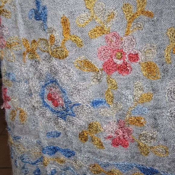 Do Everything In Love Gray Floral Kimono Topper One Size - Picture 5 of 6